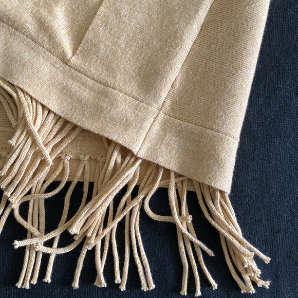 Lilly Pulitzer Glenda Fringed Coolmax Sweater in Heathered Sandbar Size Medium - Picture 12 of 16